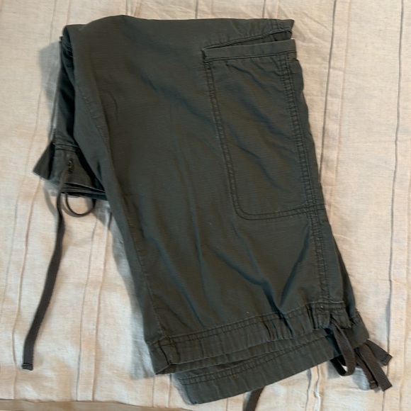 Capris - Picture 4 of 4